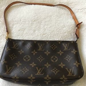 Authentic Louis Vuitton pochette
